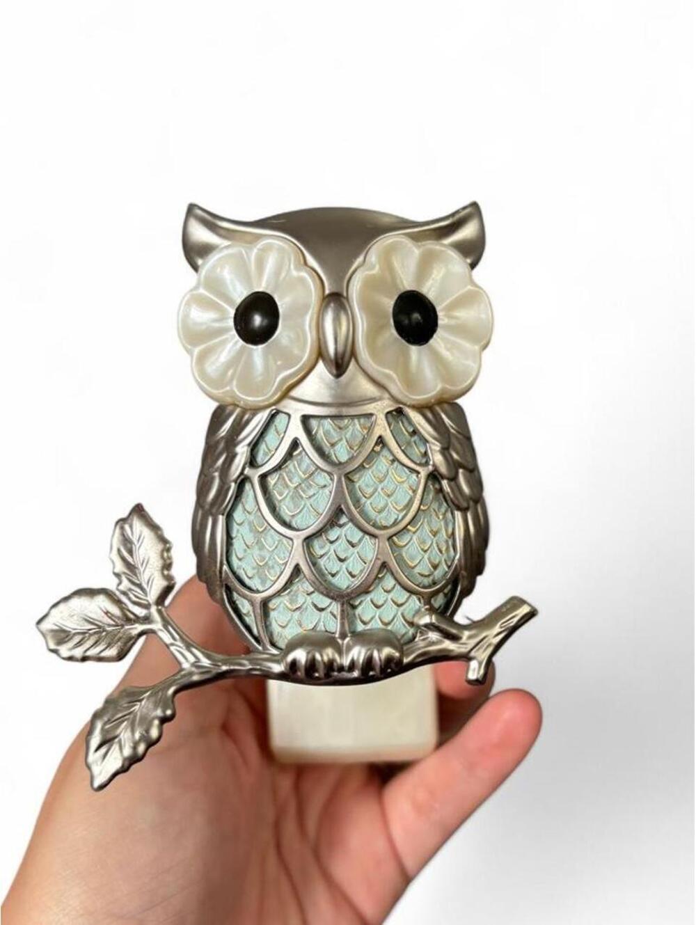 Bath & Body Works Retired Silver Blue Owl Wallflowers Plug
